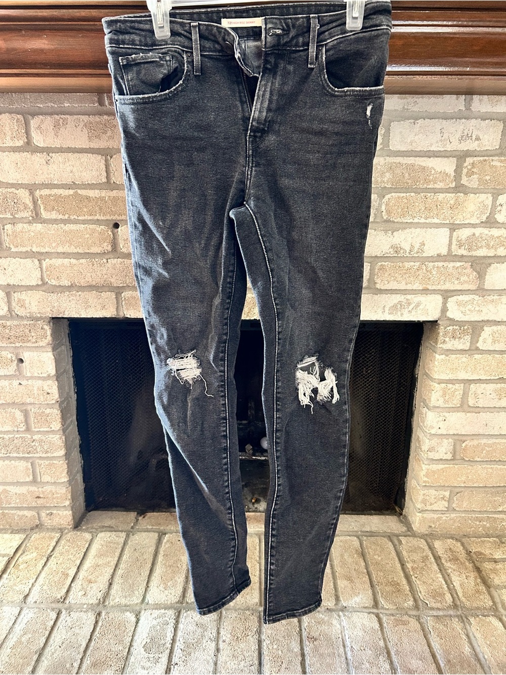 Levi Strauss & Co Women's Distressed Black Skinny Jeans EUC 28